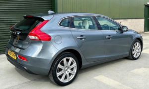2017 Volvo V40 2.0 T2 Inscription Euro 6 (s/s) 5dr in Grey — image 3