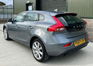 2017 Volvo V40 2.0 T2 Inscription Euro 6 (s/s) 5dr in Grey — image 4