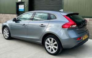 2017 Volvo V40 2.0 T2 Inscription Euro 6 (s/s) 5dr in Grey — image 6
