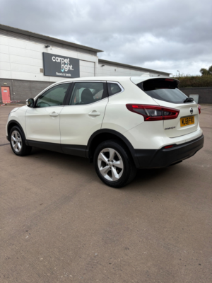 2018 Nissan Qashqai 1.5 Dci Acenta Premium SUV 5dr Diesel Manual Euro 6 (s/s) (115 Ps) in White — image 3