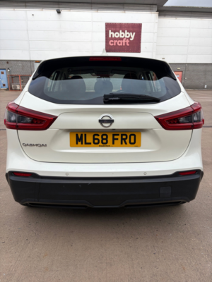 2018 Nissan Qashqai 1.5 Dci Acenta Premium SUV 5dr Diesel Manual Euro 6 (s/s) (115 Ps) in White — image 4