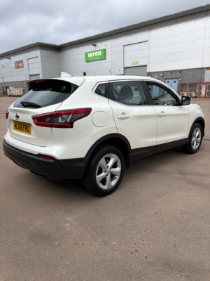 2018 Nissan Qashqai 1.5 Dci Acenta Premium SUV 5dr Diesel Manual Euro 6 (s/s) (115 Ps) in White — image 5