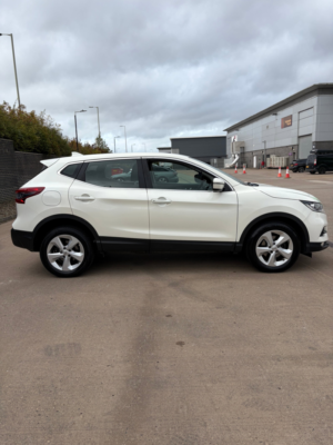 2018 Nissan Qashqai 1.5 Dci Acenta Premium SUV 5dr Diesel Manual Euro 6 (s/s) (115 Ps) in White — image 6