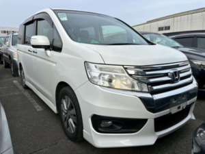 2012 Honda Stepwagon 2.0 Spada Z Inter Navi Selection 5dr 8 Seats in White — image 2