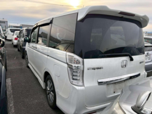 2012 Honda Stepwagon 2.0 Spada Z Inter Navi Selection 5dr 8 Seats in White — image 5