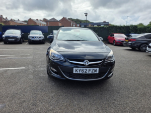 2012 Vauxhall Astra 2.0 Cdti Ecoflex Elite in Black — image 2