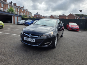 2012 Vauxhall Astra 2.0 Cdti Ecoflex Elite in Black — image 3