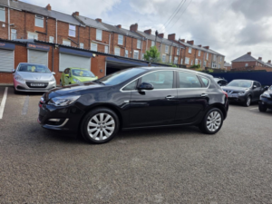2012 Vauxhall Astra 2.0 Cdti Ecoflex Elite in Black — image 4