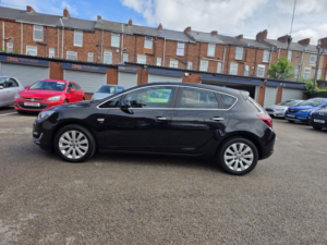 2012 Vauxhall Astra 2.0 Cdti Ecoflex Elite in Black — image 6