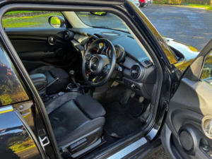 2016 MINI Hatch 1.5 Cooper D Hatchback 5dr Diesel Manual Euro 6 (s/s) (116 Ps) in Black — image 4