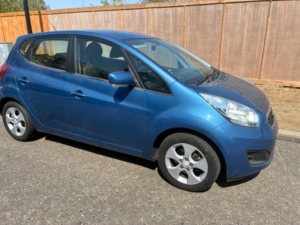 2012 Kia Venga 1.4 Ecodynamics 2 Euro 5 (s/s) 5dr in Blue — image 5