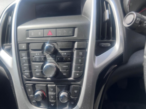 2015 Vauxhall Astra 1.4i Sri Euro 6 5dr in White — image 6