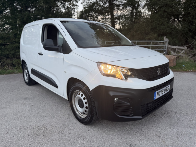 2019 Peugeot Partner 1.6 Bluehdi 1000 Grip in White — image 1