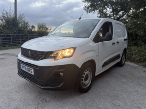 2019 Peugeot Partner 1.6 Bluehdi 1000 Grip in White — image 2