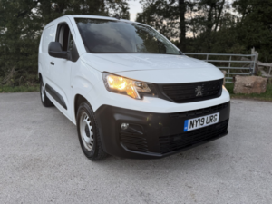 2019 Peugeot Partner 1.6 Bluehdi 1000 Grip in White — image 3