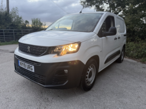 2019 Peugeot Partner 1.6 Bluehdi 1000 Grip in White — image 4