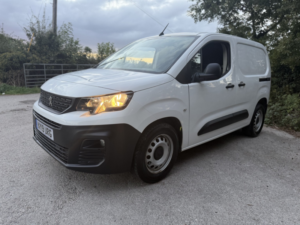2019 Peugeot Partner 1.6 Bluehdi 1000 Grip in White — image 5