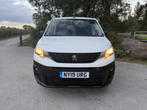 2019 Peugeot Partner 1.6 Bluehdi 1000 Grip in White — image 6