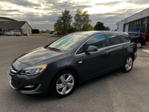 2012 Vauxhall Astra 2.0 Astra Sri Cdti Auto 5dr in Grey — image 3