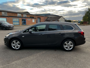 2012 Vauxhall Astra 2.0 Astra Sri Cdti Auto 5dr in Grey — image 4