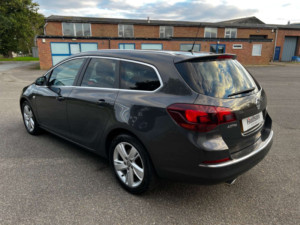 2012 Vauxhall Astra 2.0 Astra Sri Cdti Auto 5dr in Grey — image 5