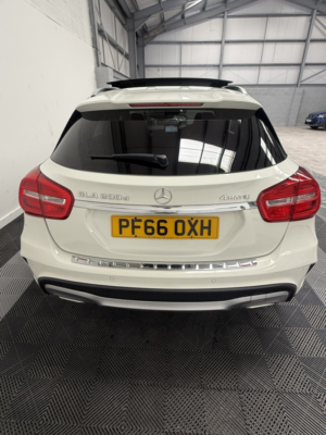 2016 Mercedes-Benz Gla 2.1 Gla200d Amg Line in White — image 5