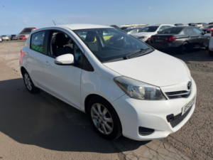 2013 Toyota Yaris 1.33 Dual Vvt-I Tr Euro 5 5dr in White — image 2