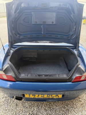 2001 BMW Z3 1.9 Z3 1.9i Roadster in Blue — image 5