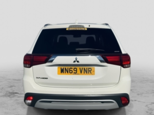 2019 Mitsubishi Outlander 2.0 Mivec Exceed SUV 5dr Petrol CVT 4WD Euro 6 (s/s) (150 Ps) in White — image 5