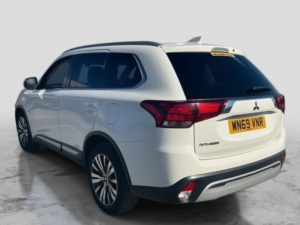 2019 Mitsubishi Outlander 2.0 Mivec Exceed SUV 5dr Petrol CVT 4WD Euro 6 (s/s) (150 Ps) in White — image 6