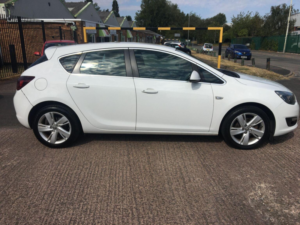 2014 Vauxhall Astra 1.4 16v Sri Euro 5 5dr in White — image 5
