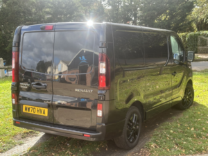 2021 Renault Trafic 2.0 Sl28 Energy Dci 145 Black Edition My21 in Black — image 4