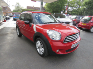 2013 MINI Countryman 2.0 Cooper D Auto All4 Euro 5 5dr in Red — image 3