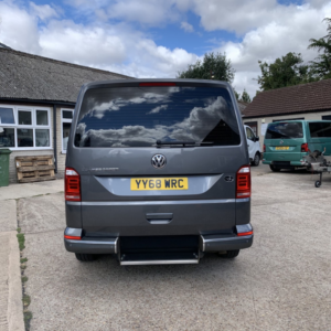 2019 Volkswagen Transporter 2.0 Tdi T32 Se Bmt 150 in Grey — image 3