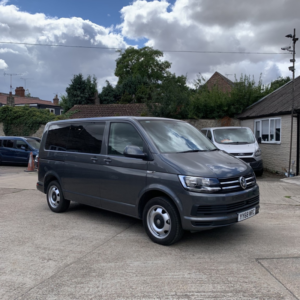 2019 Volkswagen Transporter 2.0 Tdi T32 Se Bmt 150 in Grey — image 4