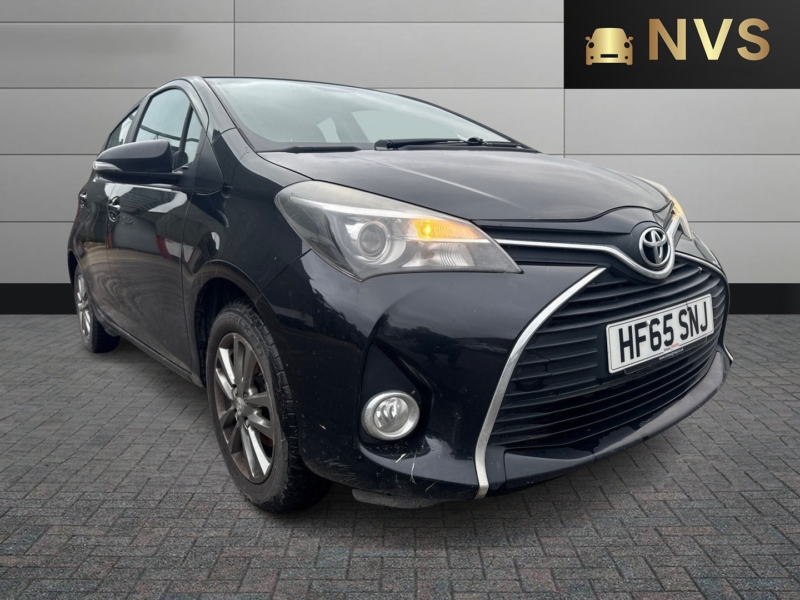 2015 Toyota Yaris 1.3 Dual Vvt-I Icon in Black — image 1