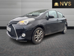 2015 Toyota Yaris 1.3 Dual Vvt-I Icon in Black — image 3