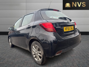 2015 Toyota Yaris 1.3 Dual Vvt-I Icon in Black — image 5