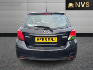 2015 Toyota Yaris 1.3 Dual Vvt-I Icon in Black — image 6