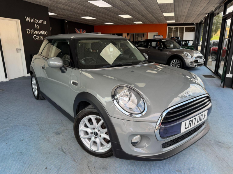 2017 MINI Hatch 1.5 Cooper D Auto Euro 6 (s/s) 3dr in Grey — image 1