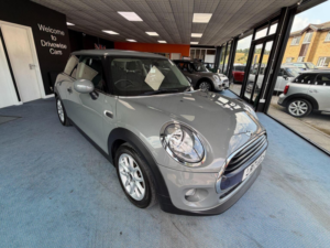 2017 MINI Hatch 1.5 Cooper D Auto Euro 6 (s/s) 3dr in Grey — image 3