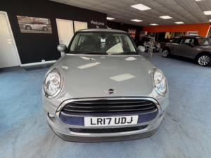 2017 MINI Hatch 1.5 Cooper D Auto Euro 6 (s/s) 3dr in Grey — image 4