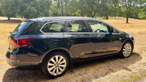 2014 Vauxhall Astra 1.6 16v Elite Sports Tourer Euro 5 5dr in Black — image 6