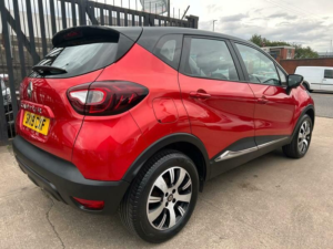 2019 Renault Captur 0.9l Play Tce SUV 5dr Petrol Manual Euro 6 (89 Bhp) in Red — image 3