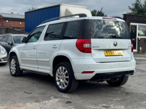2014 Skoda Yeti 2.0 Tdi Black Edition 4WD Euro 5 5dr in White — image 2