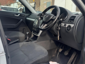 2014 Skoda Yeti 2.0 Tdi Black Edition 4WD Euro 5 5dr in White — image 3