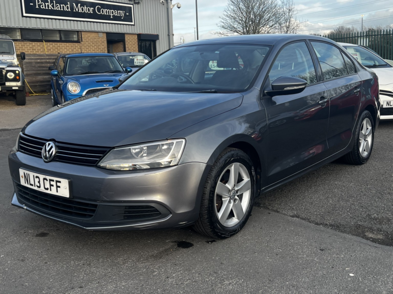 2013 Volkswagen Jetta 1.6 Tdi Bluemotion Tech Se in Grey — image 1