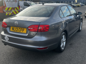 2013 Volkswagen Jetta 1.6 Tdi Bluemotion Tech Se in Grey — image 3
