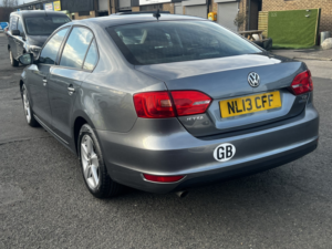2013 Volkswagen Jetta 1.6 Tdi Bluemotion Tech Se in Grey — image 4