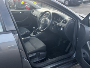 2013 Volkswagen Jetta 1.6 Tdi Bluemotion Tech Se in Grey — image 6